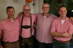 Herren_in_rot